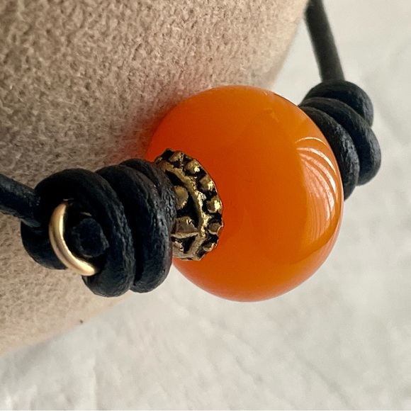 Yellow Tibetan Agate and Leather Bracelet - Picture 3 of 11